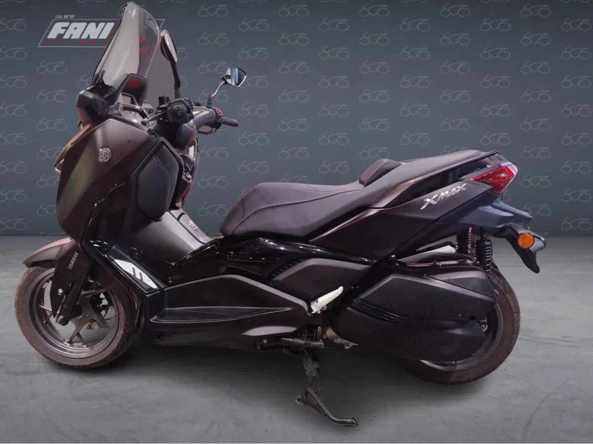 Yamaha X-Max 300 Tech Max (2021 - 24) (4)
