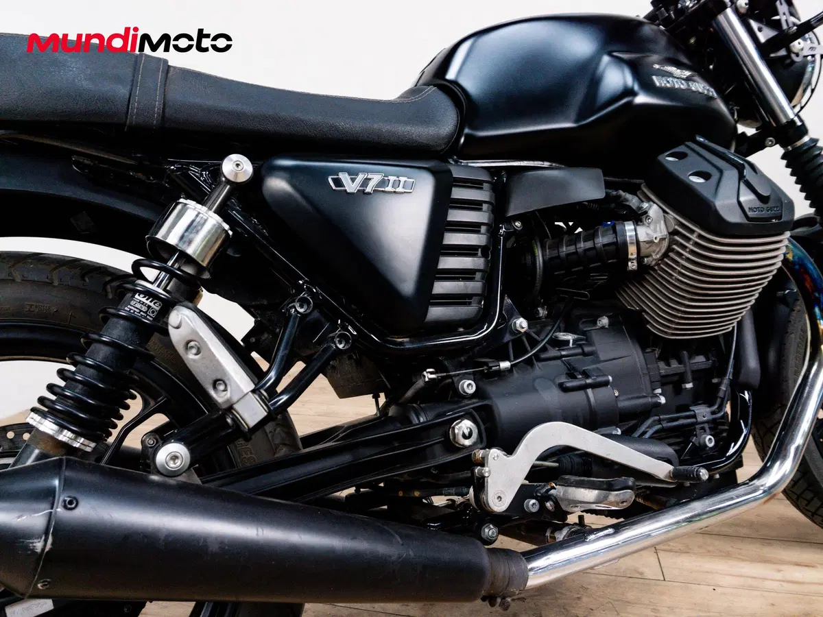Moto Guzzi V7 II Stone (2015 - 17) (4)