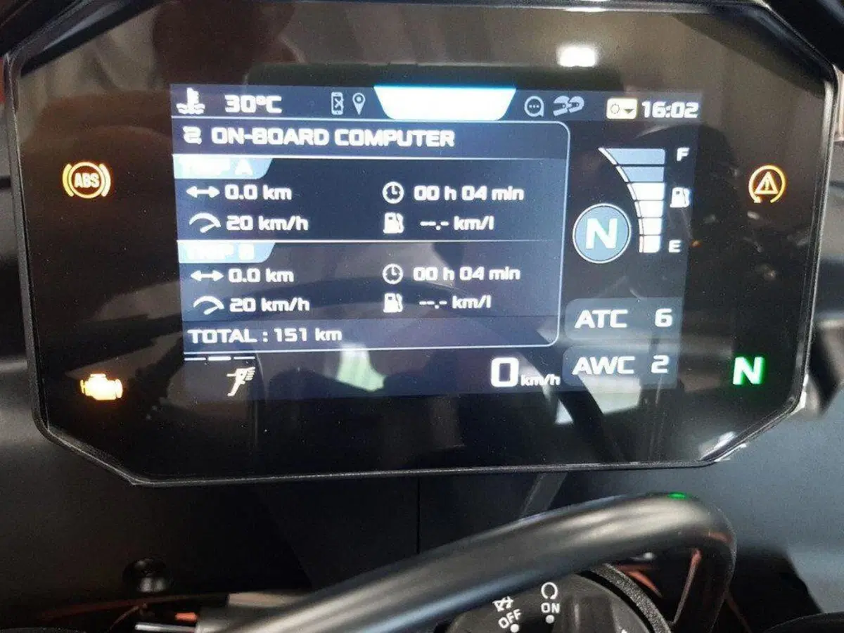 Aprilia Tuono V4 Factory (2025 - 26) (6)