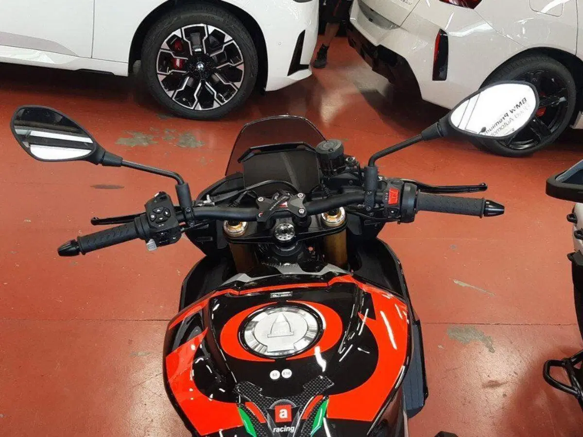 Aprilia Tuono V4 Factory (2025 - 26) (7)