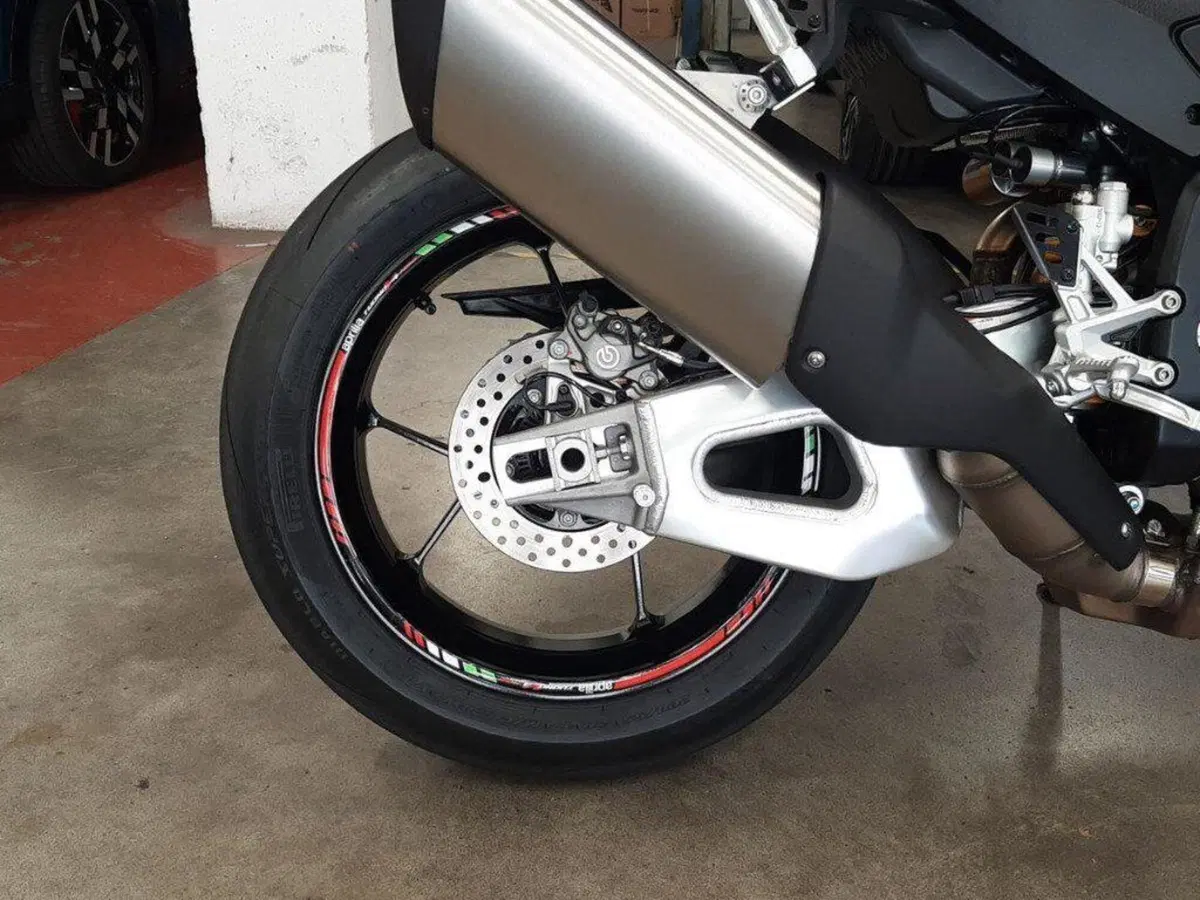 Aprilia Tuono V4 Factory (2025 - 26) (9)