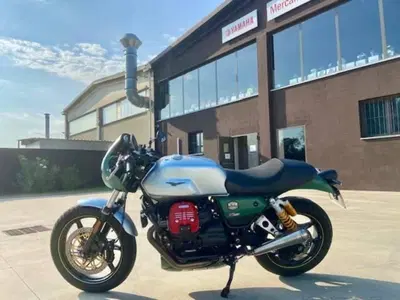 Moto Guzzi V7 Stone (2021 - 24) usata