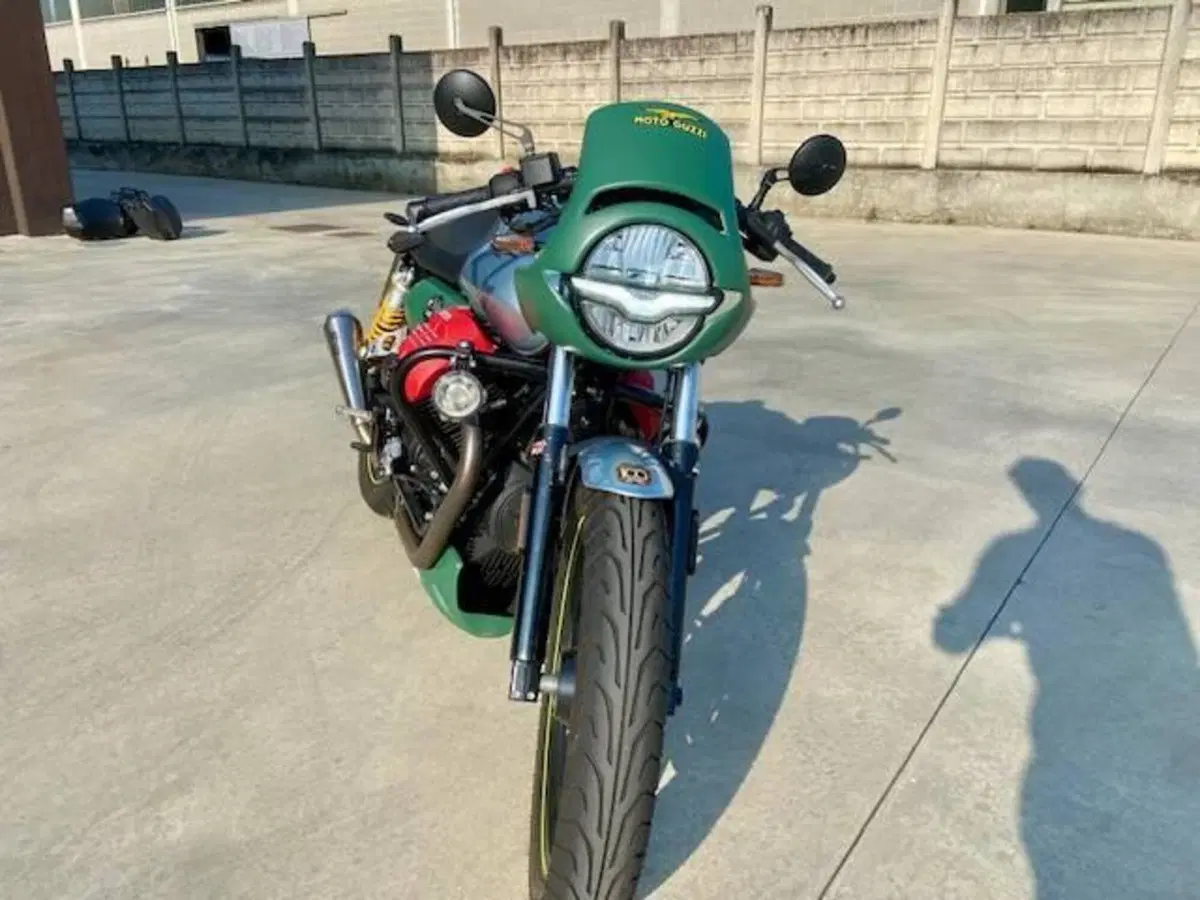 Moto Guzzi V7 Stone (2021 - 24) (3)