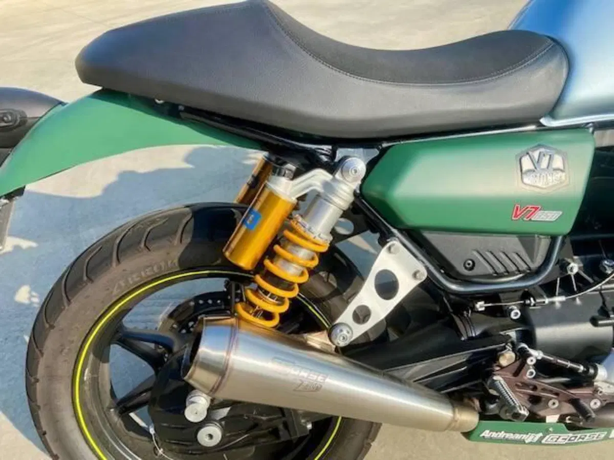 Moto Guzzi V7 Stone (2021 - 24) (5)