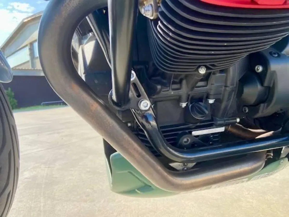 Moto Guzzi V7 Stone (2021 - 24) (6)