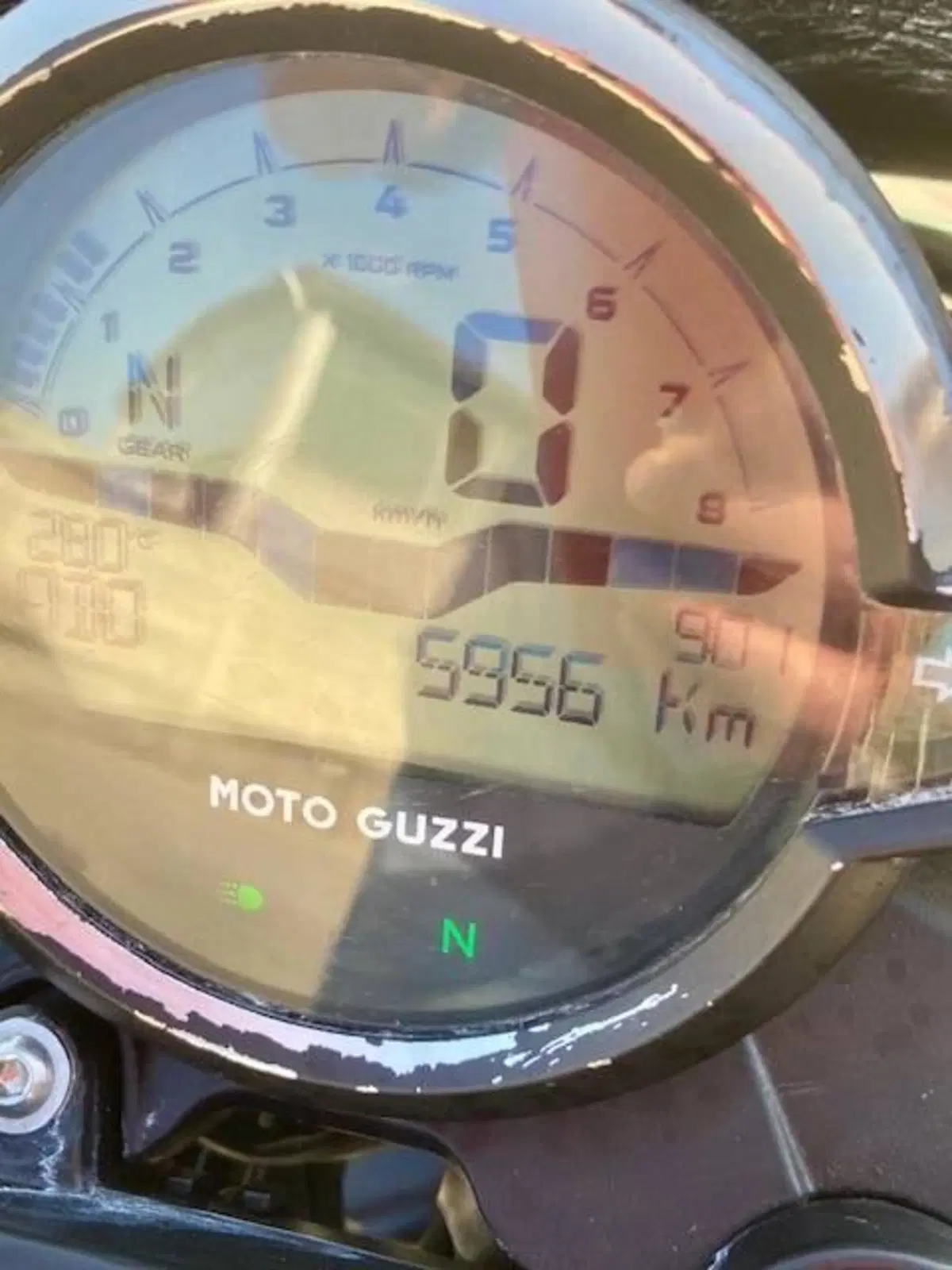Moto Guzzi V7 Stone (2021 - 24) (10)