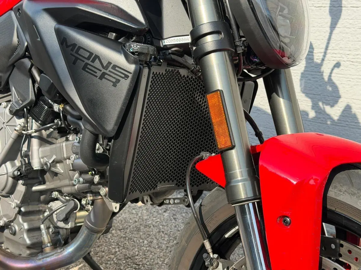 Ducati Monster 890 (2026) (7)