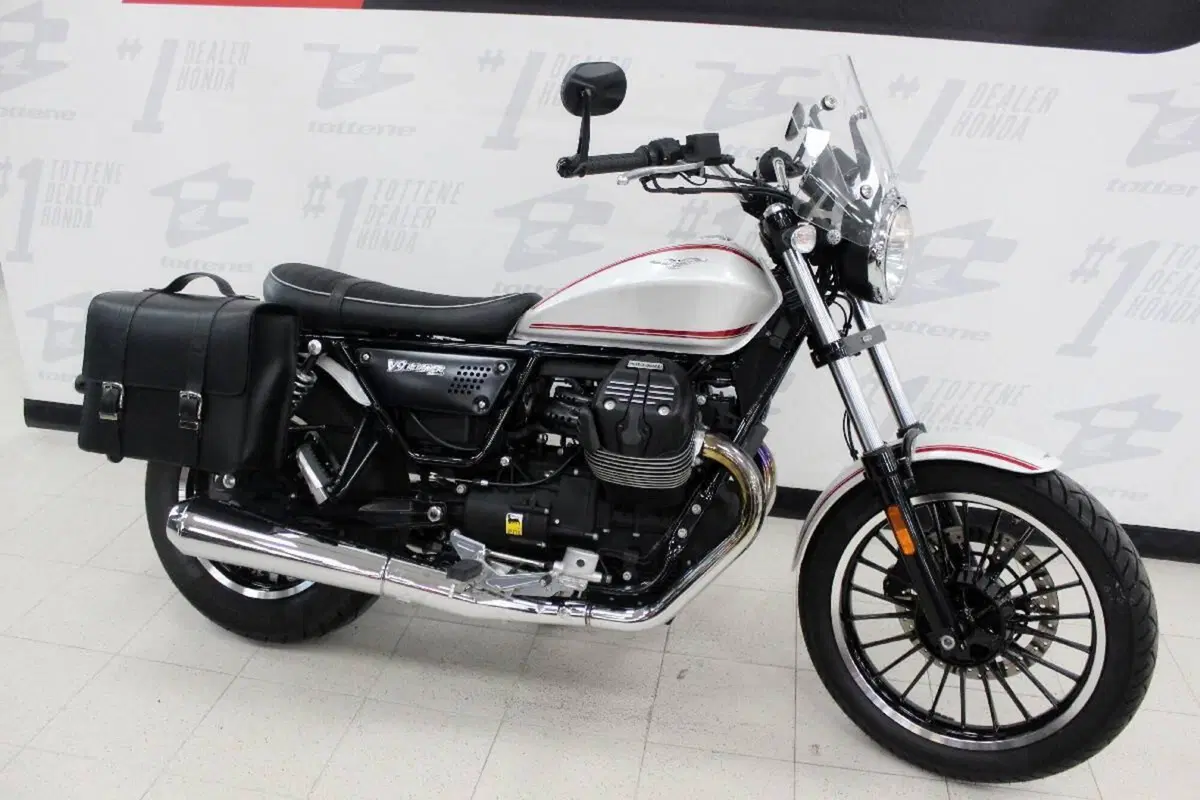 Moto Guzzi V9 Roamer (2016 - 18) (3)