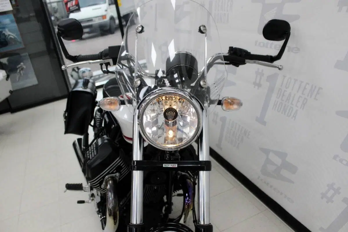 Moto Guzzi V9 Roamer (2016 - 18) (4)