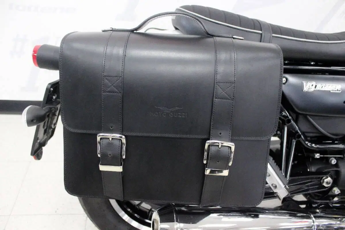 Moto Guzzi V9 Roamer (2016 - 18) (5)