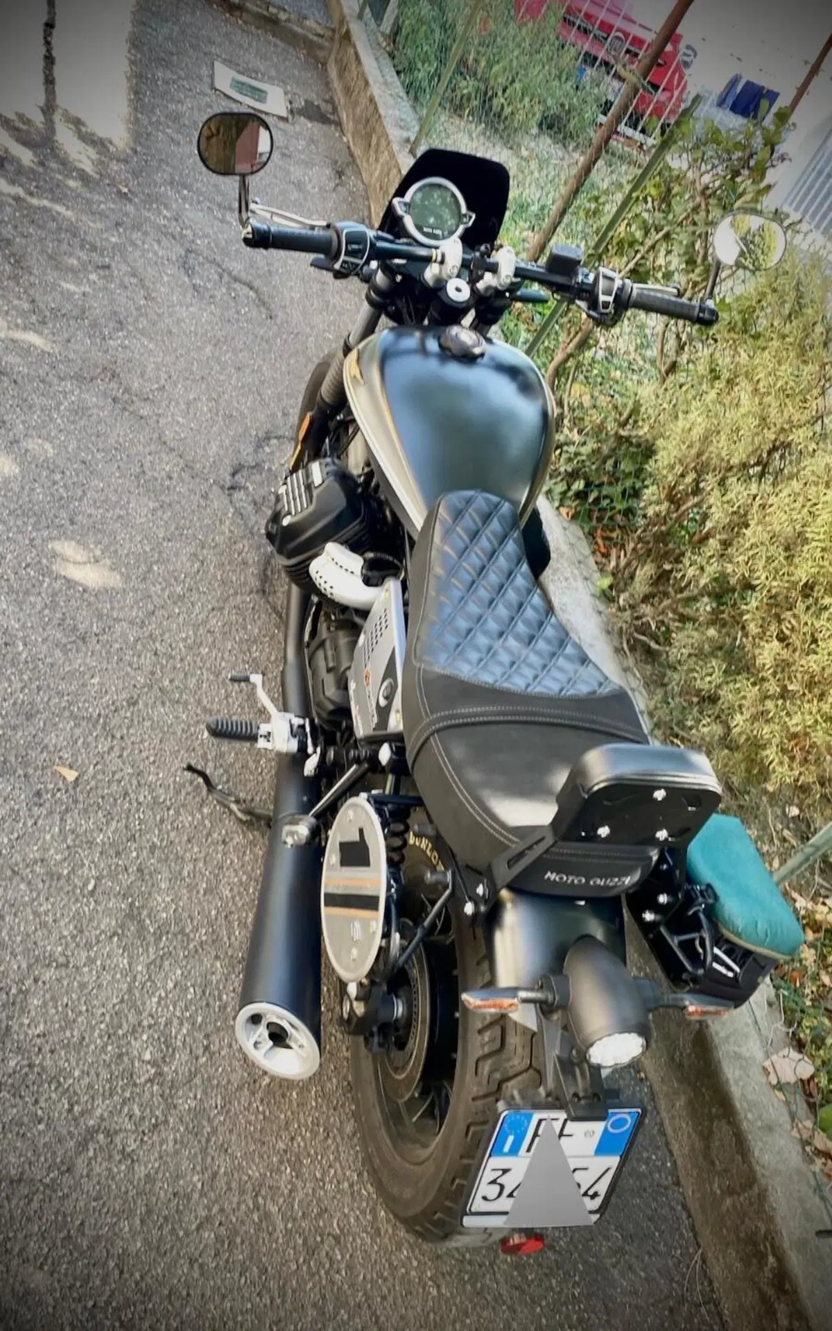 Moto Guzzi V9 Bobber Special Edition (2023 - 25) (2)