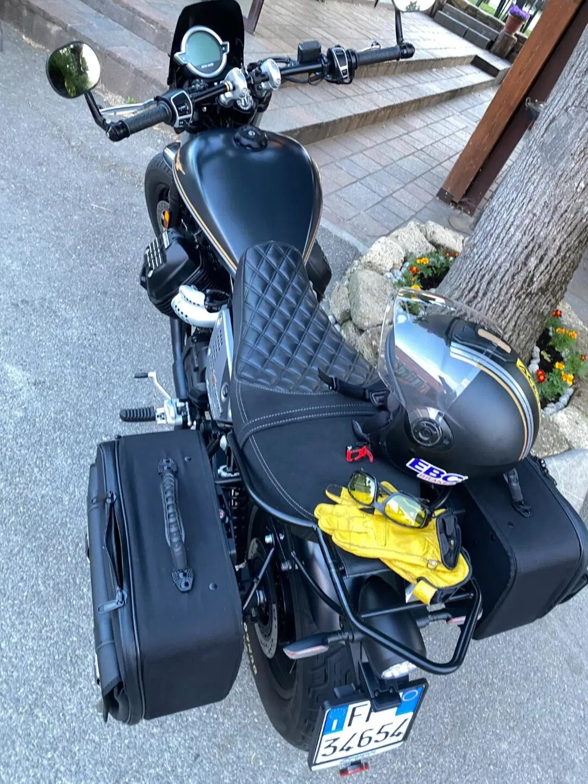 Moto Guzzi V9 Bobber Special Edition (2023 - 25) (4)