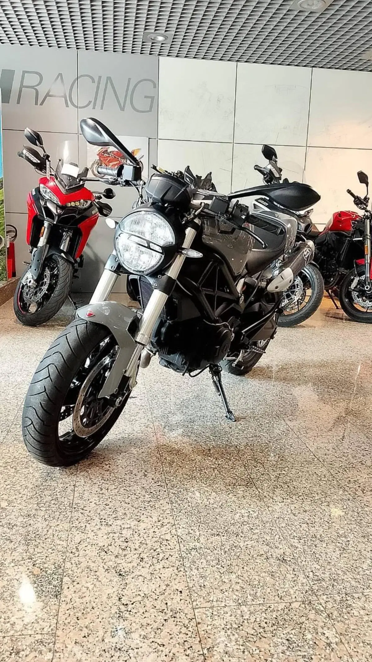 Ducati Monster 696 Plus (2007 - 14) (4)