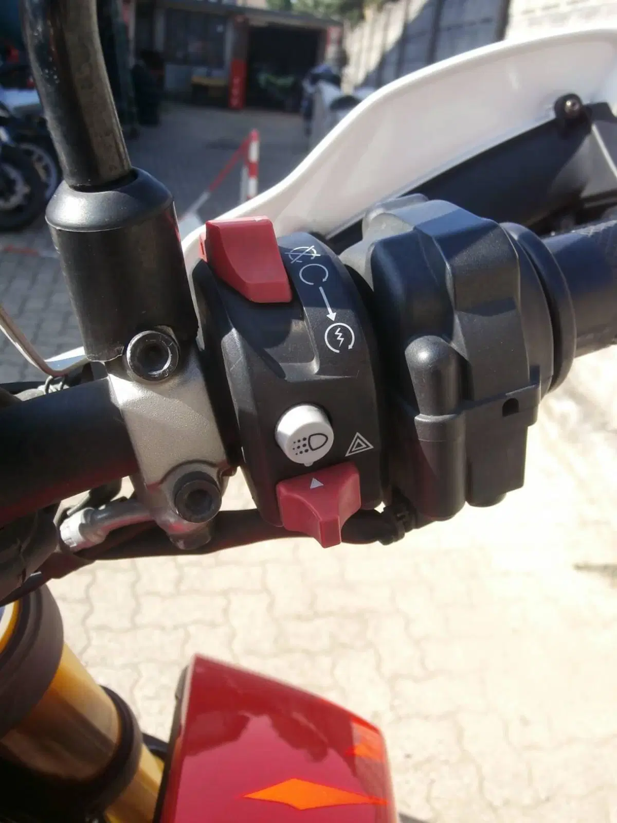 Ducati Hypermotard 950 SP (2022 - 25) (12)
