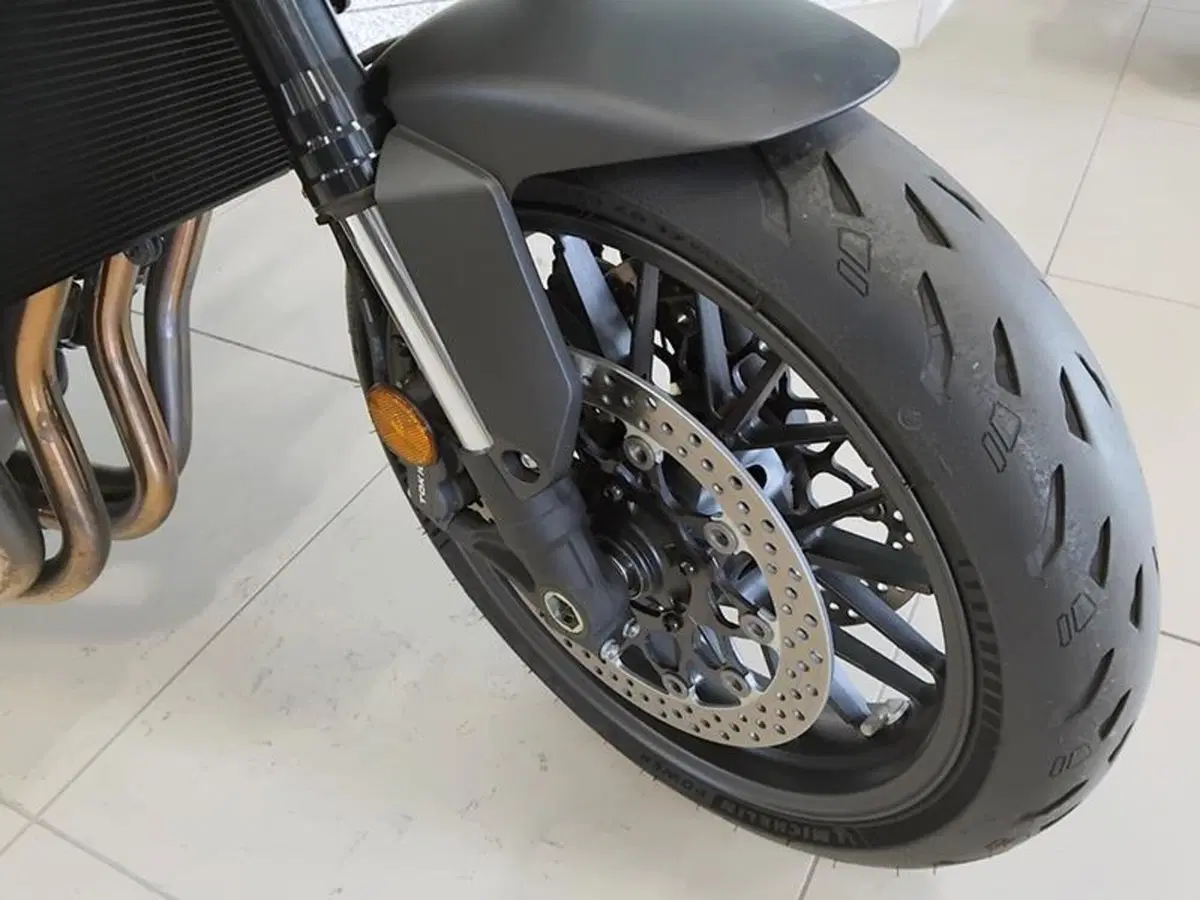 Honda CB 1000 R (2021 - 25) (4)