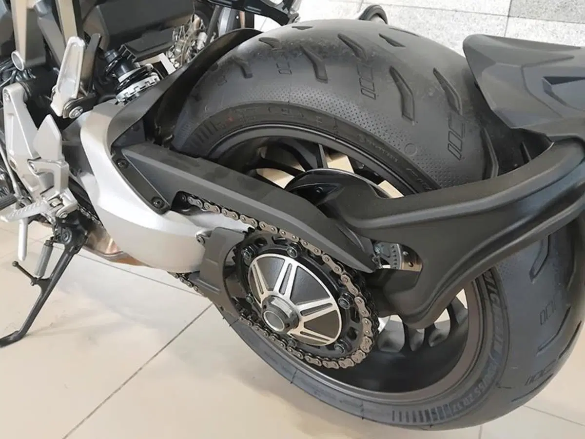 Honda CB 1000 R (2021 - 25) (5)