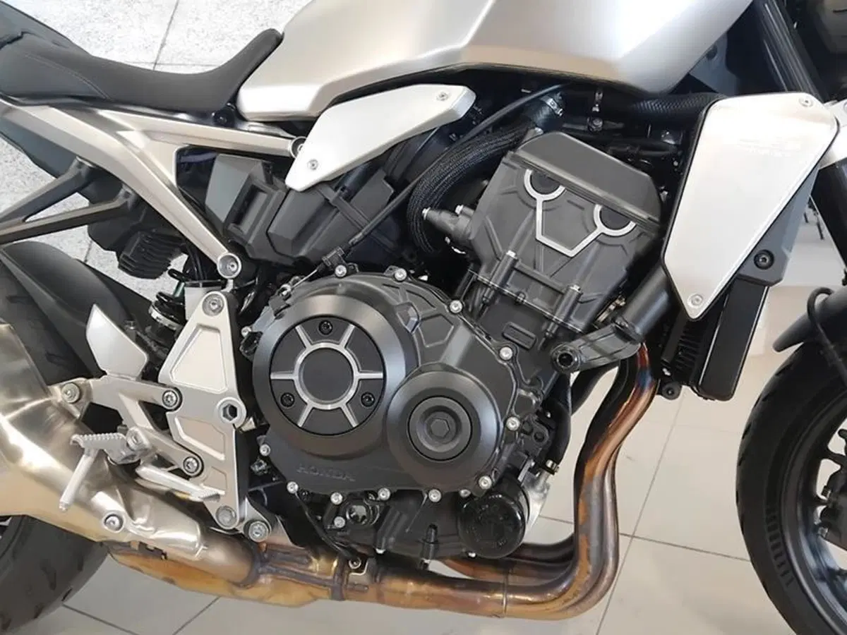Honda CB 1000 R (2021 - 25) (8)
