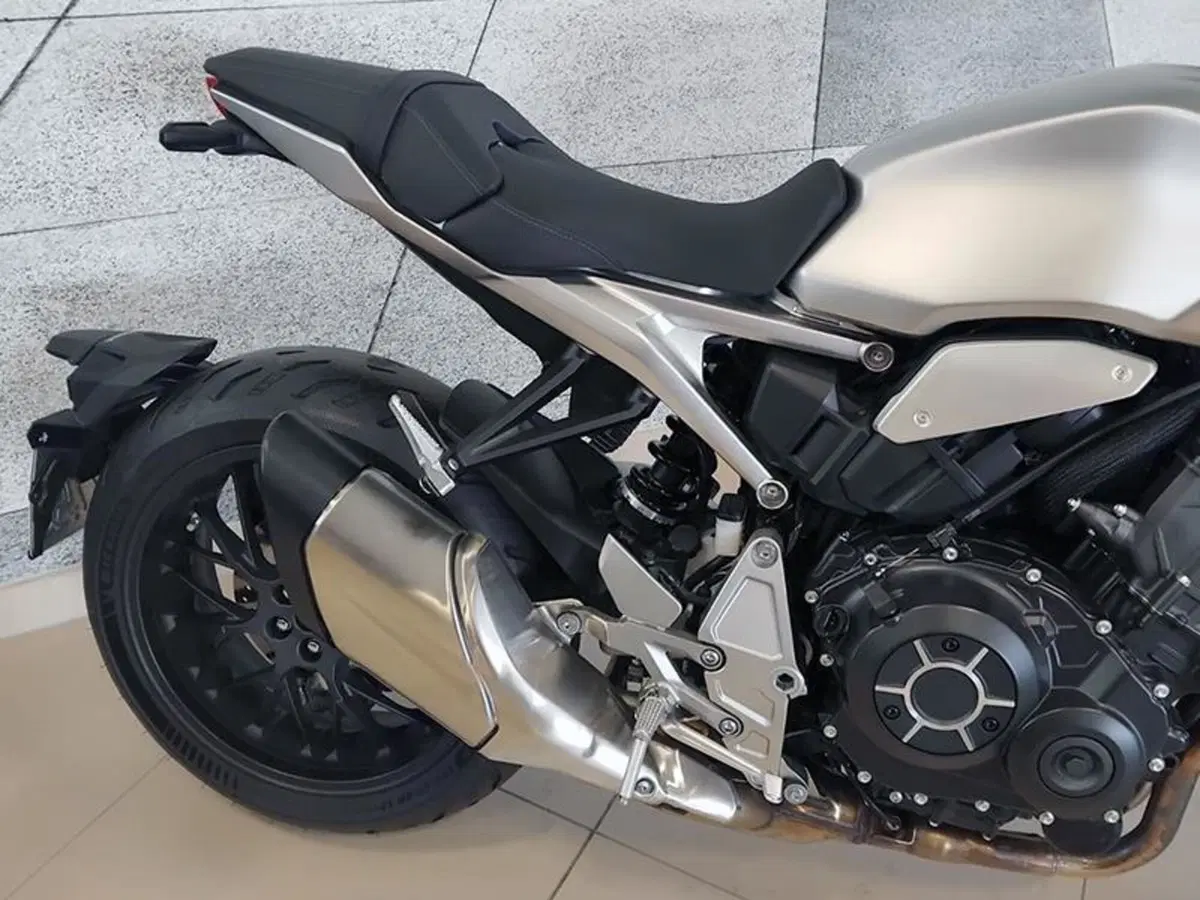 Honda CB 1000 R (2021 - 25) (9)