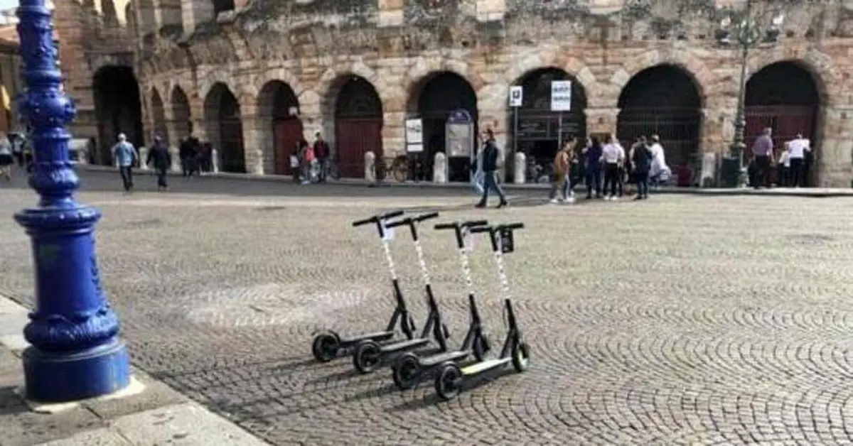 Addio ai monopattini in sharing, Verona cambia rotta e scommette solo sulle biciclette