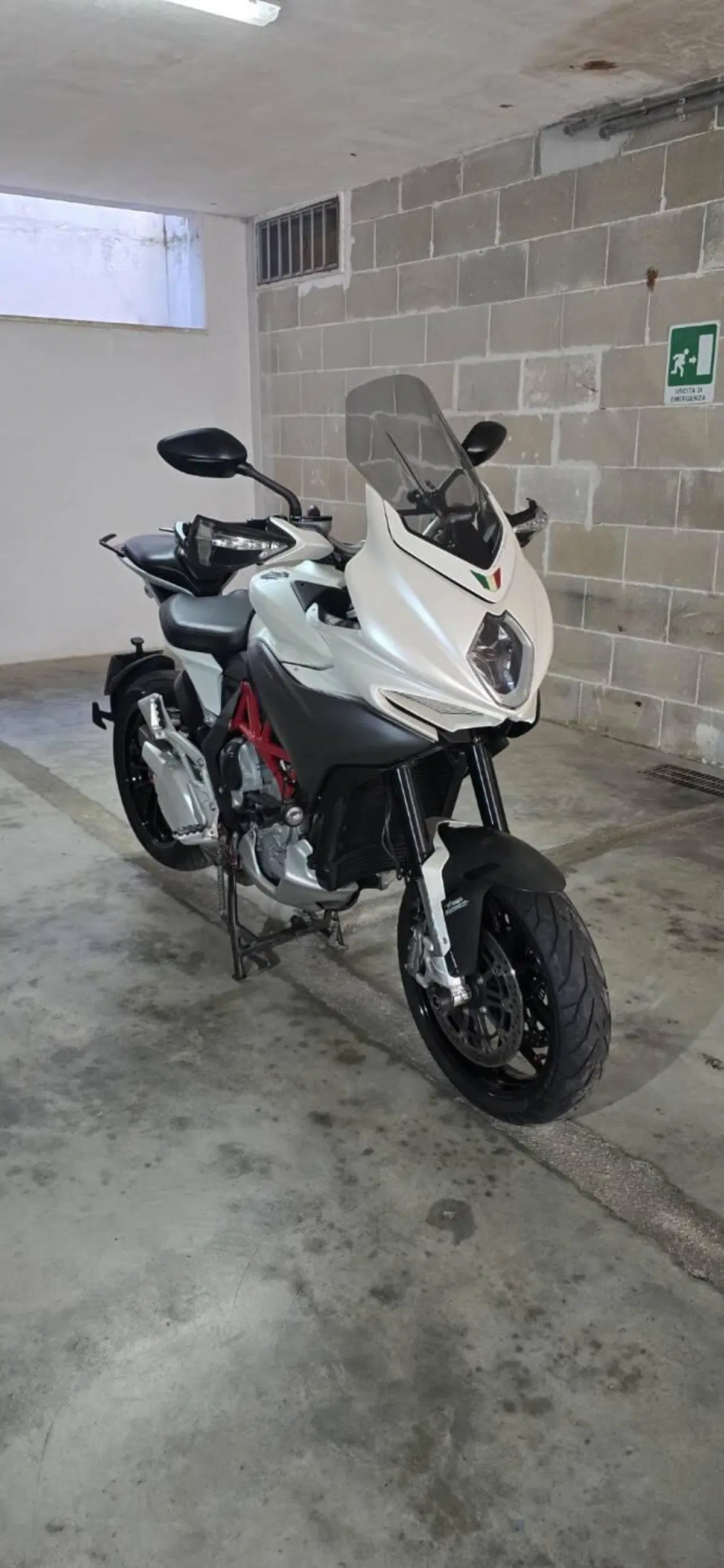 MV Agusta Turismo Veloce 800 Lusso (2014 - 16) (2)
