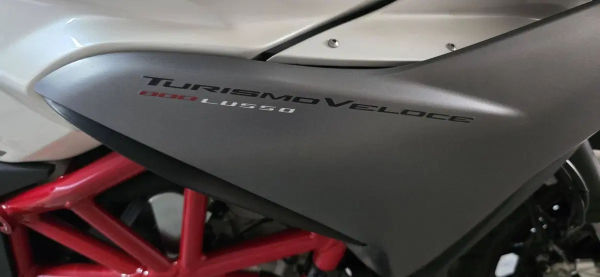 MV Agusta Turismo Veloce 800 Lusso (2014 - 16) (7)