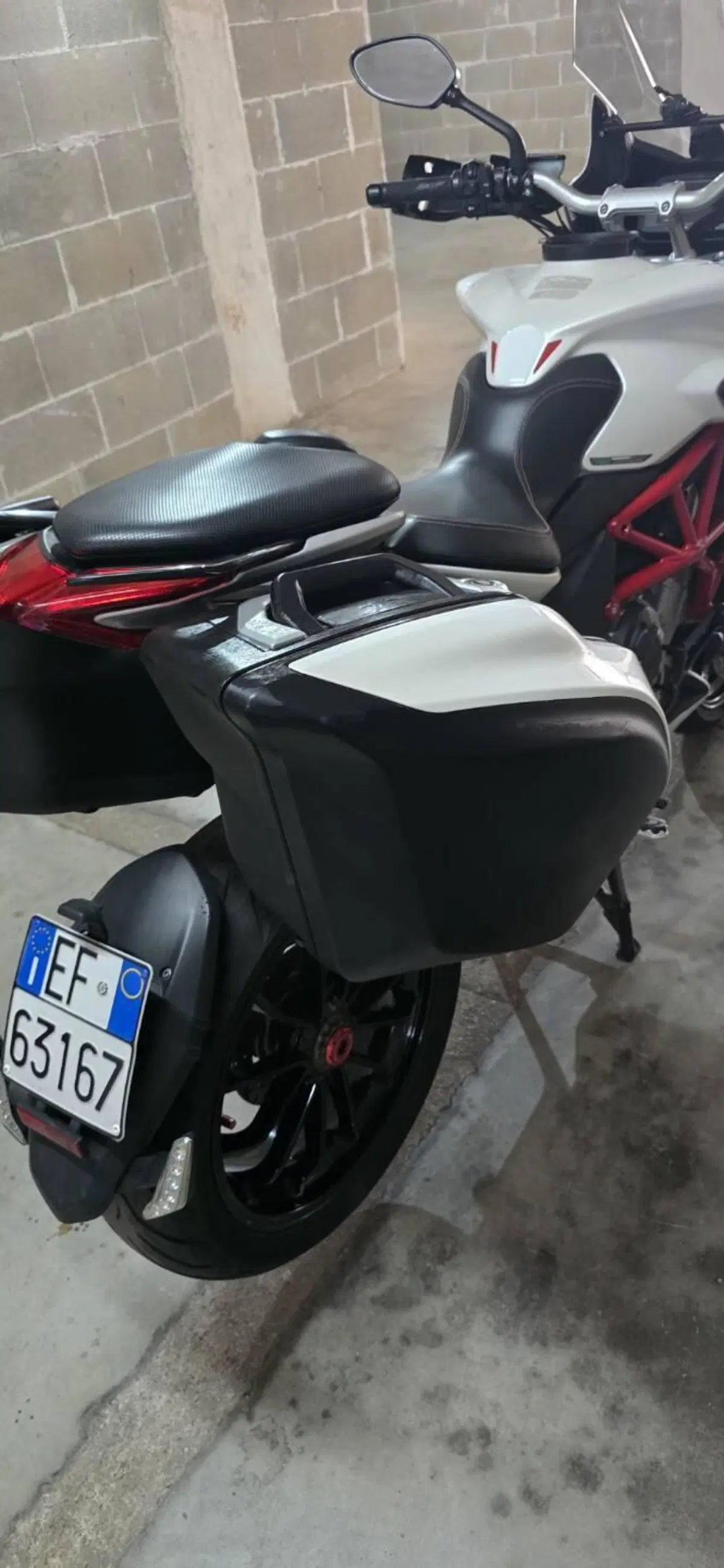 MV Agusta Turismo Veloce 800 Lusso (2014 - 16) (9)