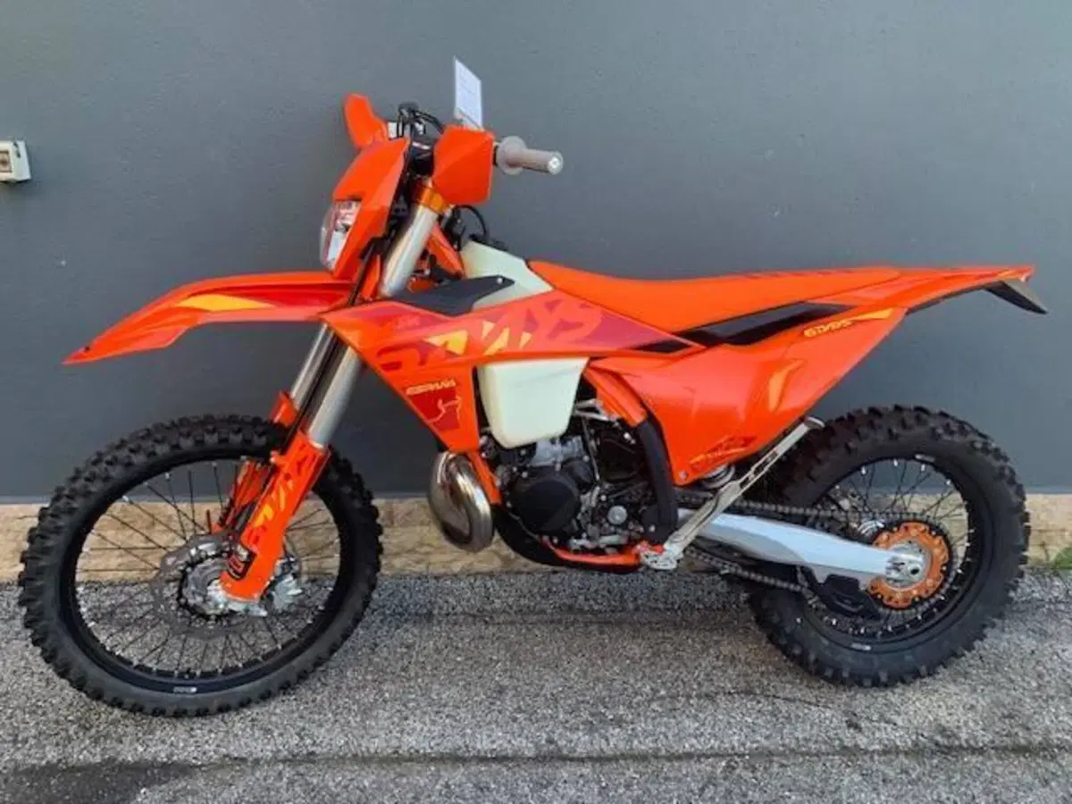KTM 250 EXC Six Days (2025) (2)