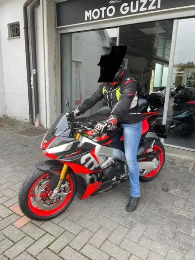 Aprilia Tuono V4 Factory (2021 - 24) usata