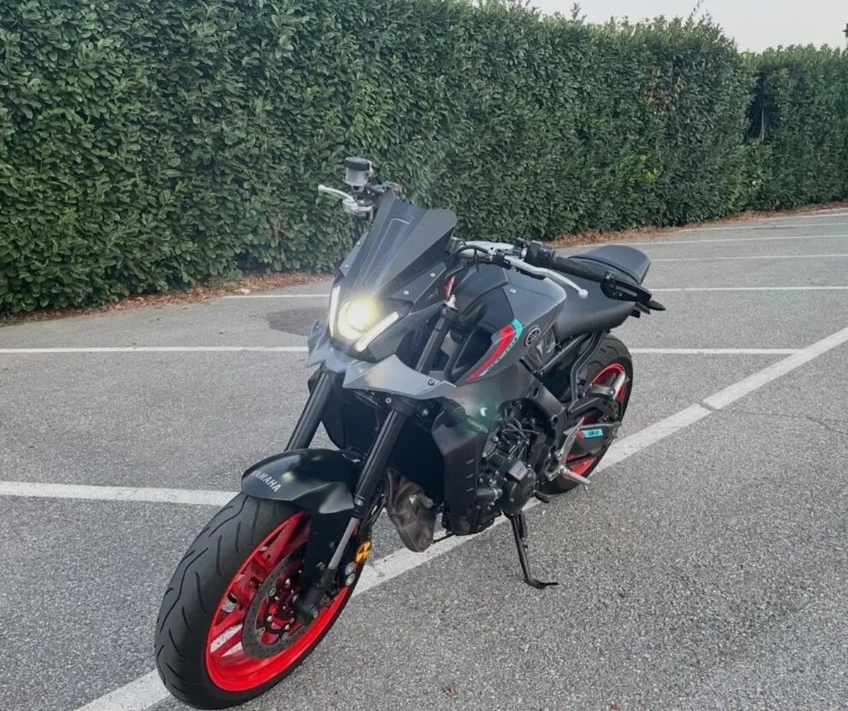 Yamaha MT-09 (2021 - 23) (2)