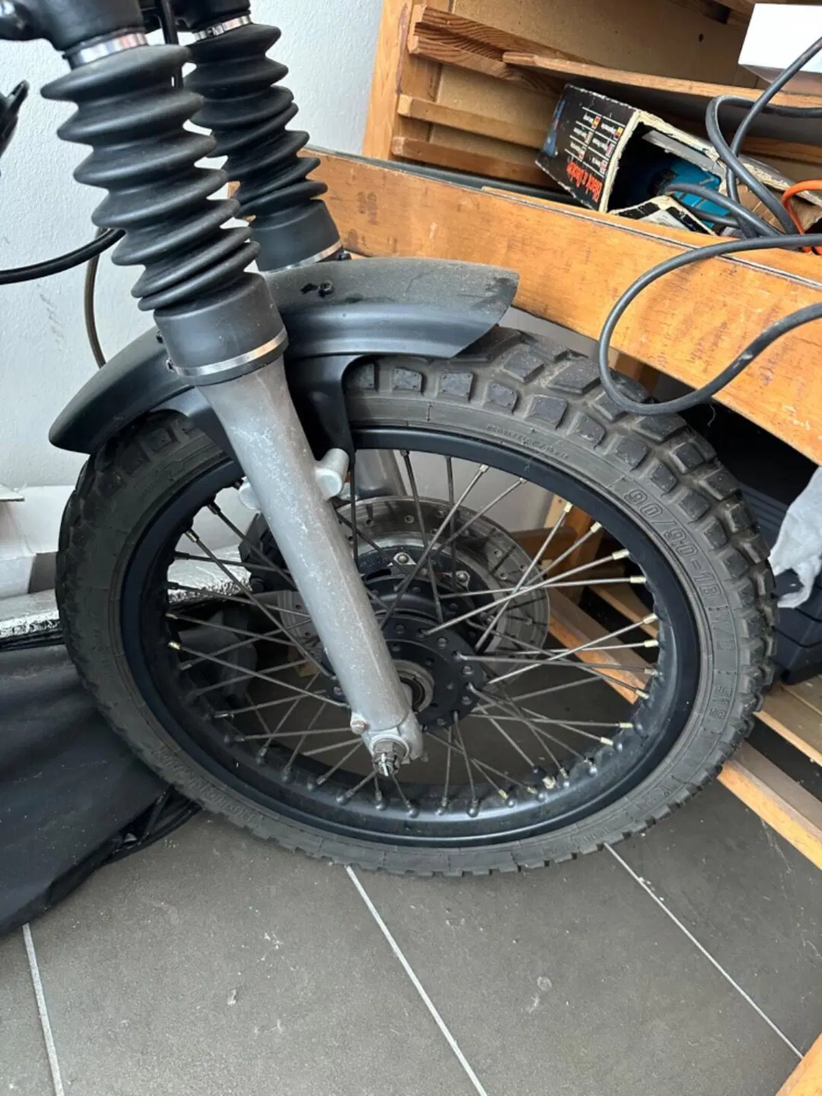 Kawasaki Z400 (3)