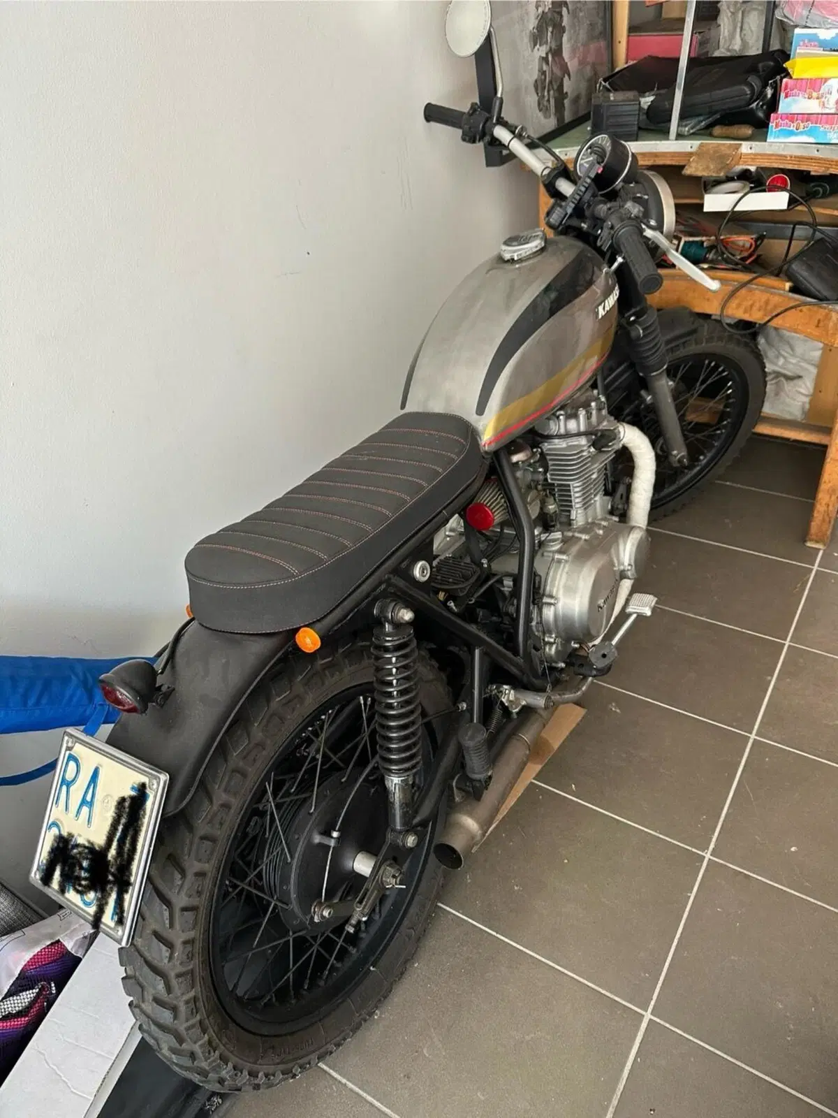 Kawasaki Z400 (4)