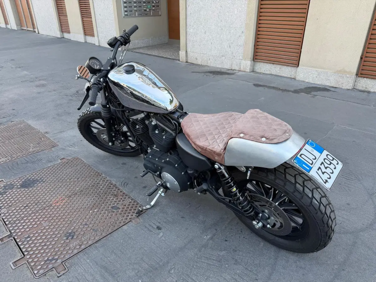 Harley-Davidson 883 Iron (2009 - 11) - XL 883N (5)