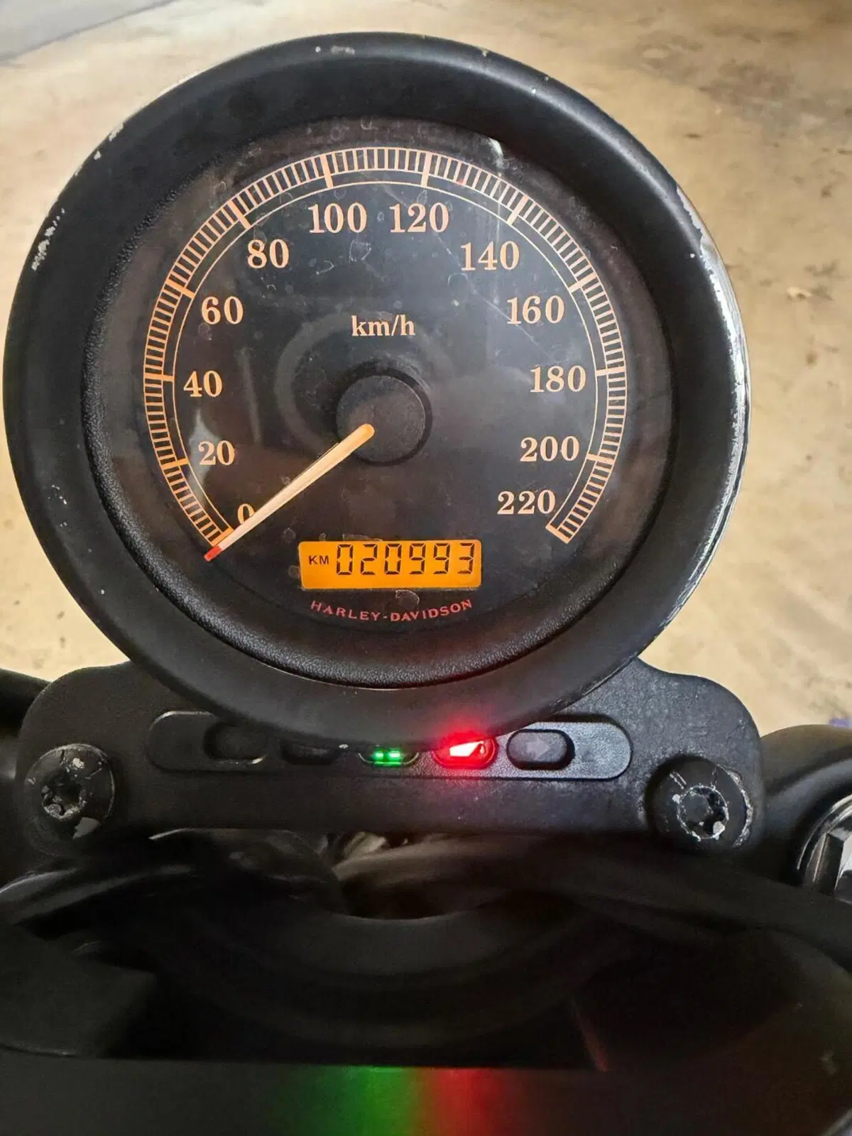 Harley-Davidson 883 Iron (2009 - 11) - XL 883N (7)