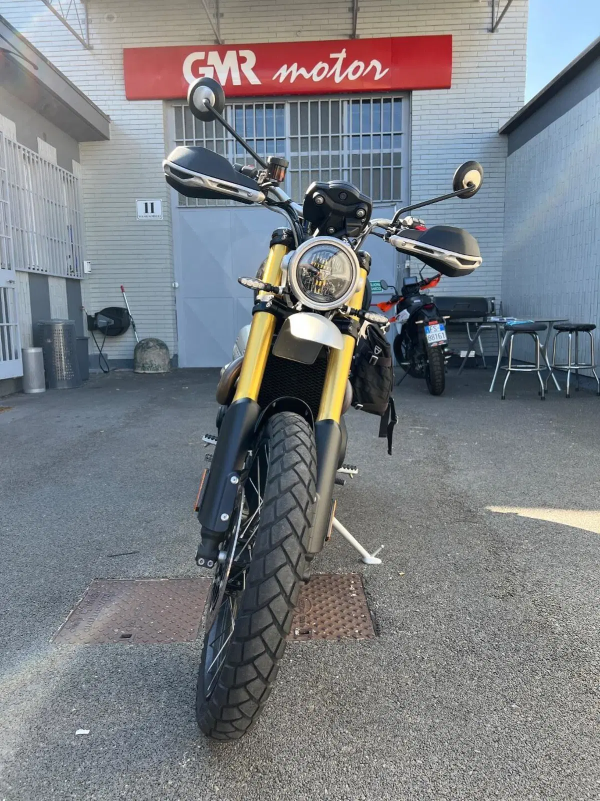 Triumph Scrambler 1200 XE (2024 - 25) (3)