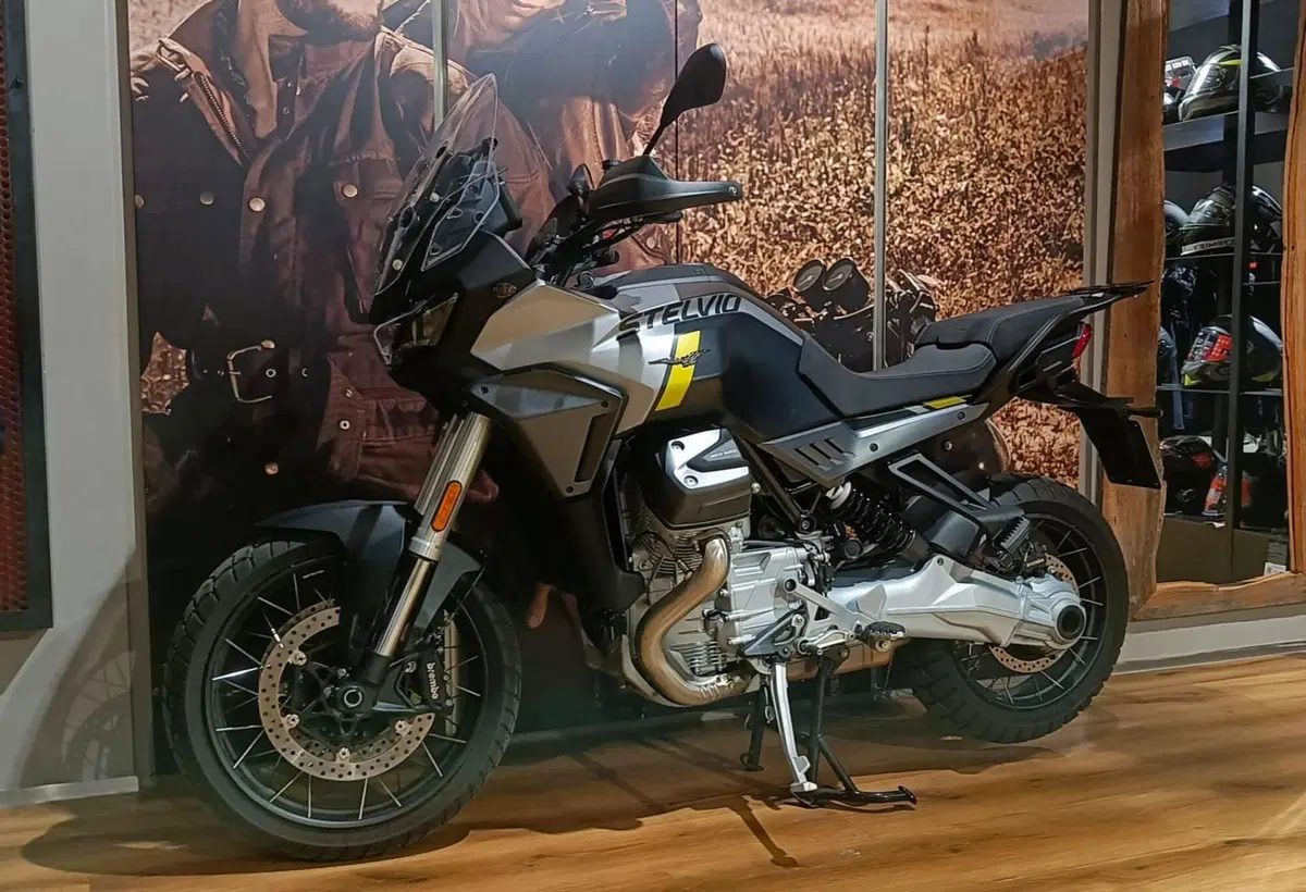 Moto Guzzi Stelvio (2024 - 26) (2)