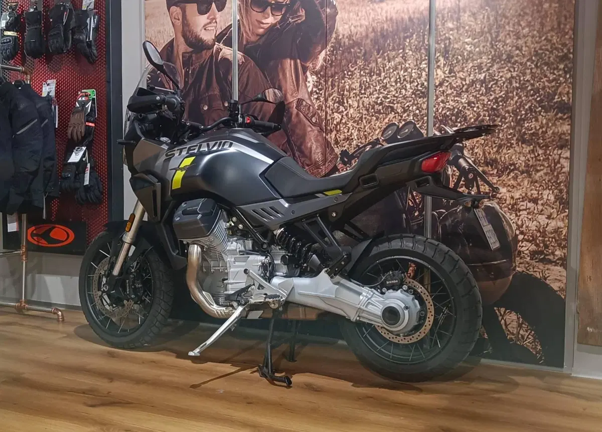 Moto Guzzi Stelvio (2024 - 26) (4)
