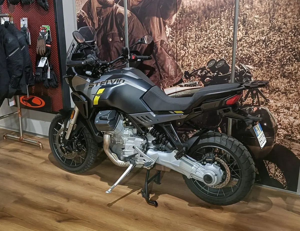 Moto Guzzi Stelvio (2024 - 26) (5)