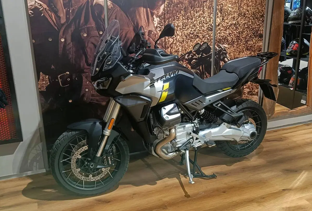 Moto Guzzi Stelvio (2024 - 26) (3)