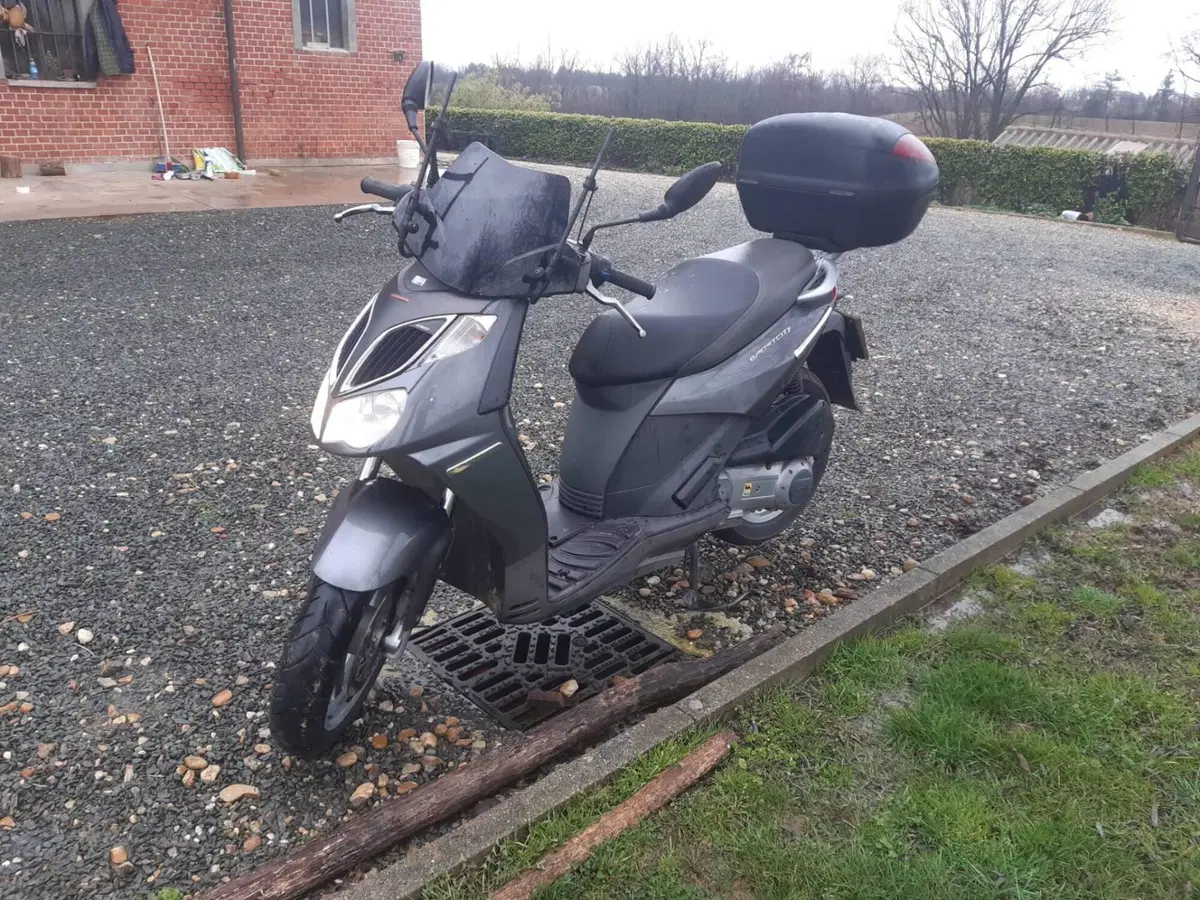 Aprilia Sportcity 250 (2004 - 08) (3)