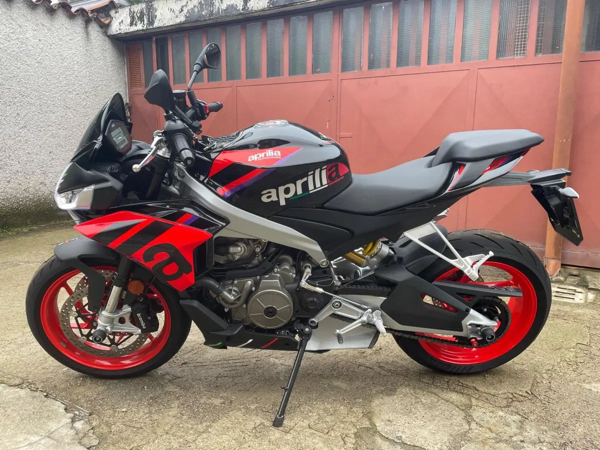 Aprilia Tuono 660 Factory (2022 - 24) (3)
