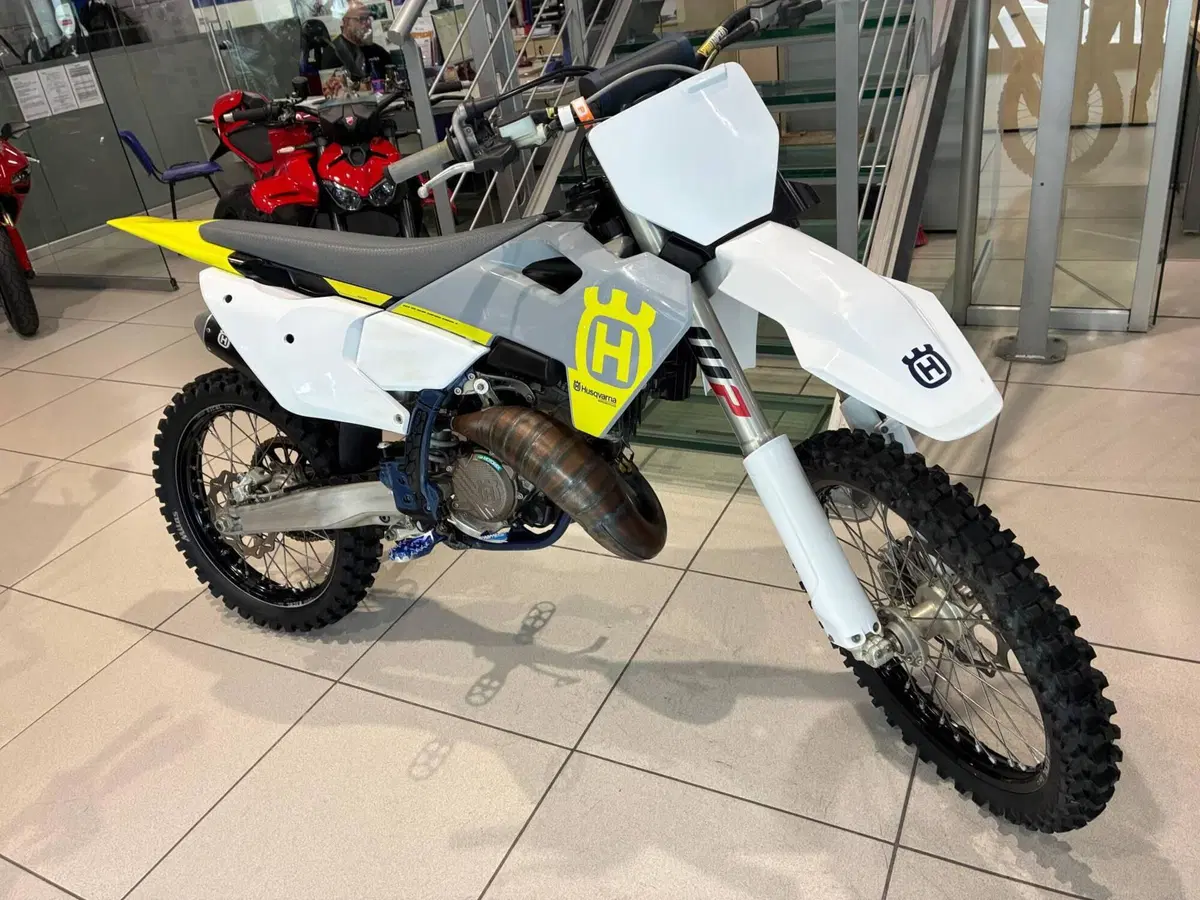Husqvarna TC 125 (2023) (2)