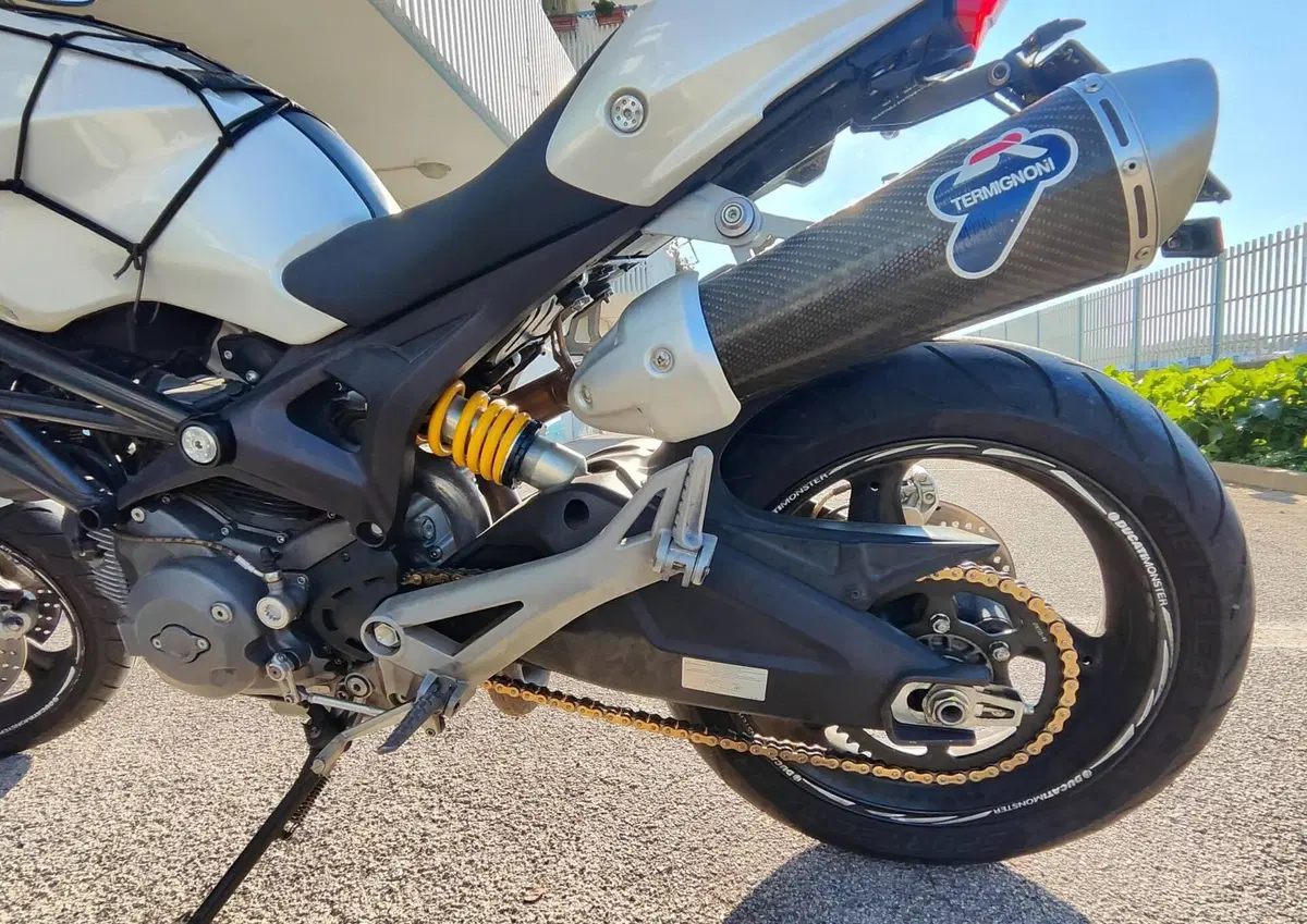 Ducati Monster 696 Plus (2007 - 14) (5)