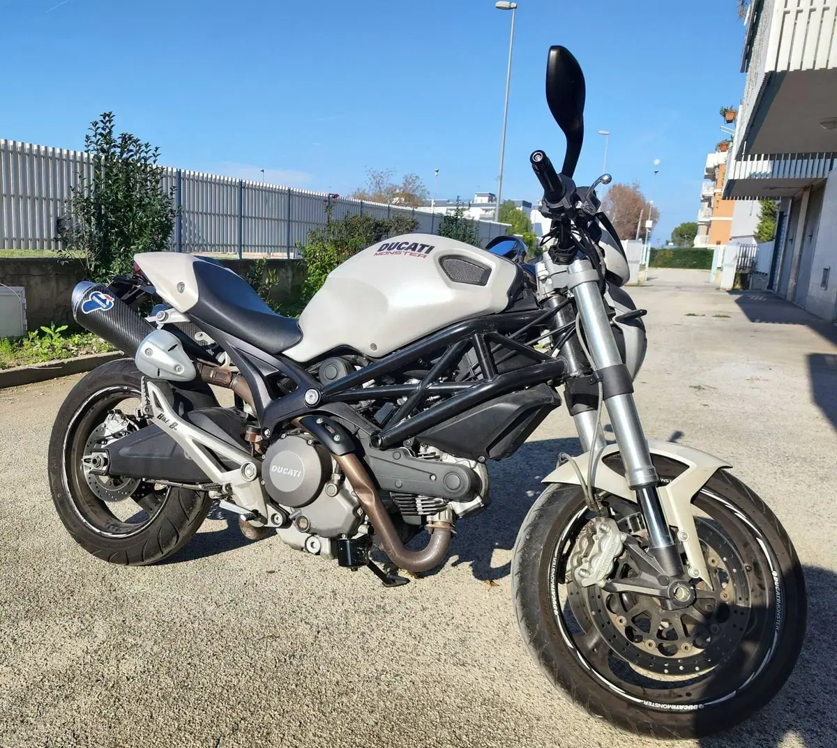 Ducati Monster 696 Plus (2007 - 14) (6)