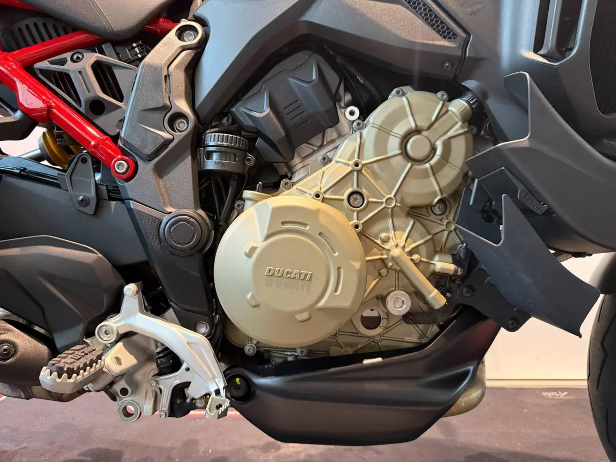 Ducati Multistrada V4 Pikes Peak (2025 - 26) (4)