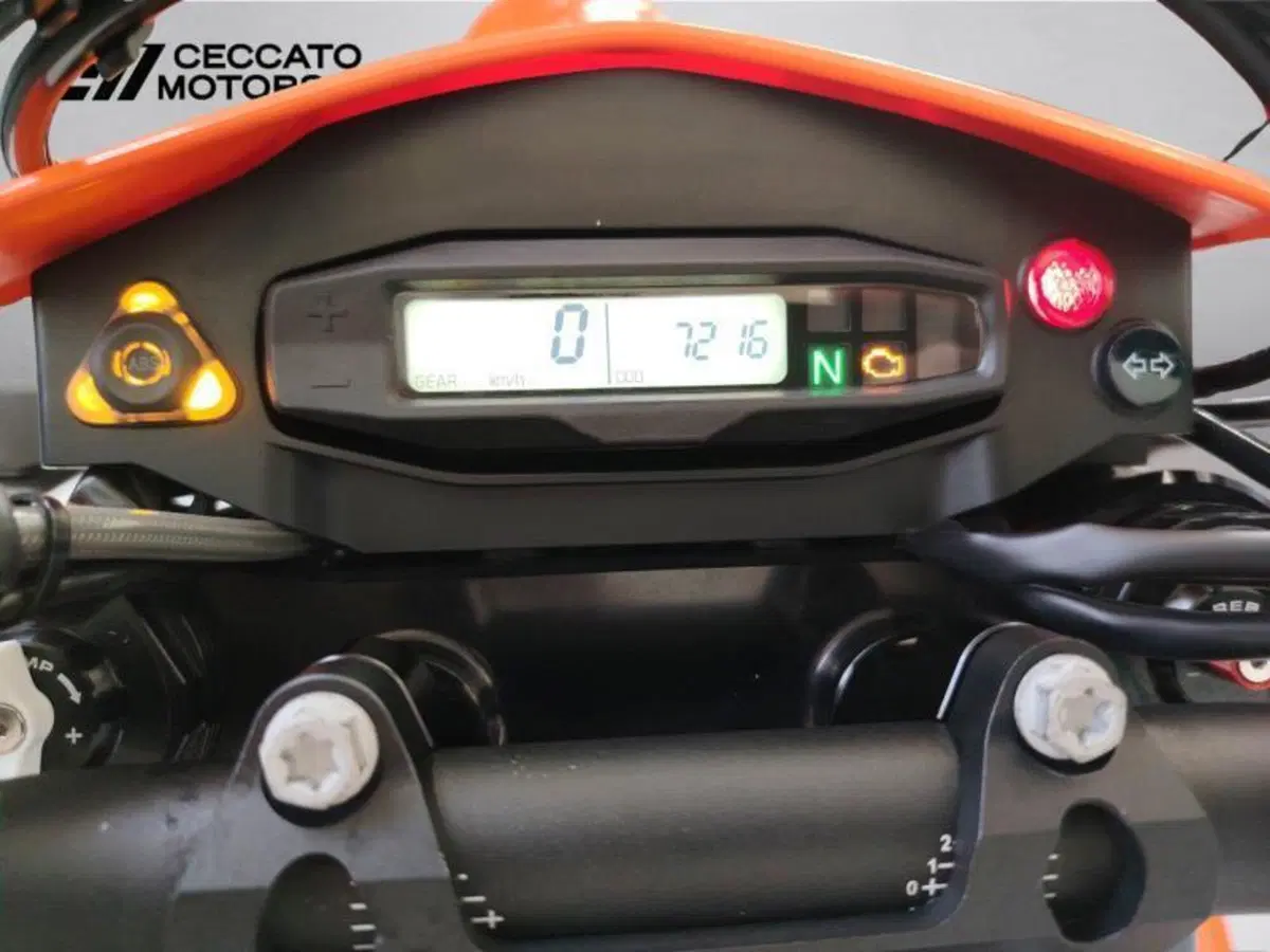 KTM 690 SMC R (2023 - 25) (14)