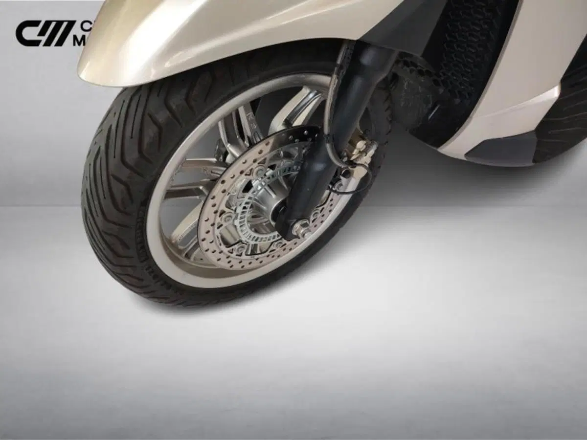 Piaggio Beverly 400 ABS-ASR (2021 - 24) (12)