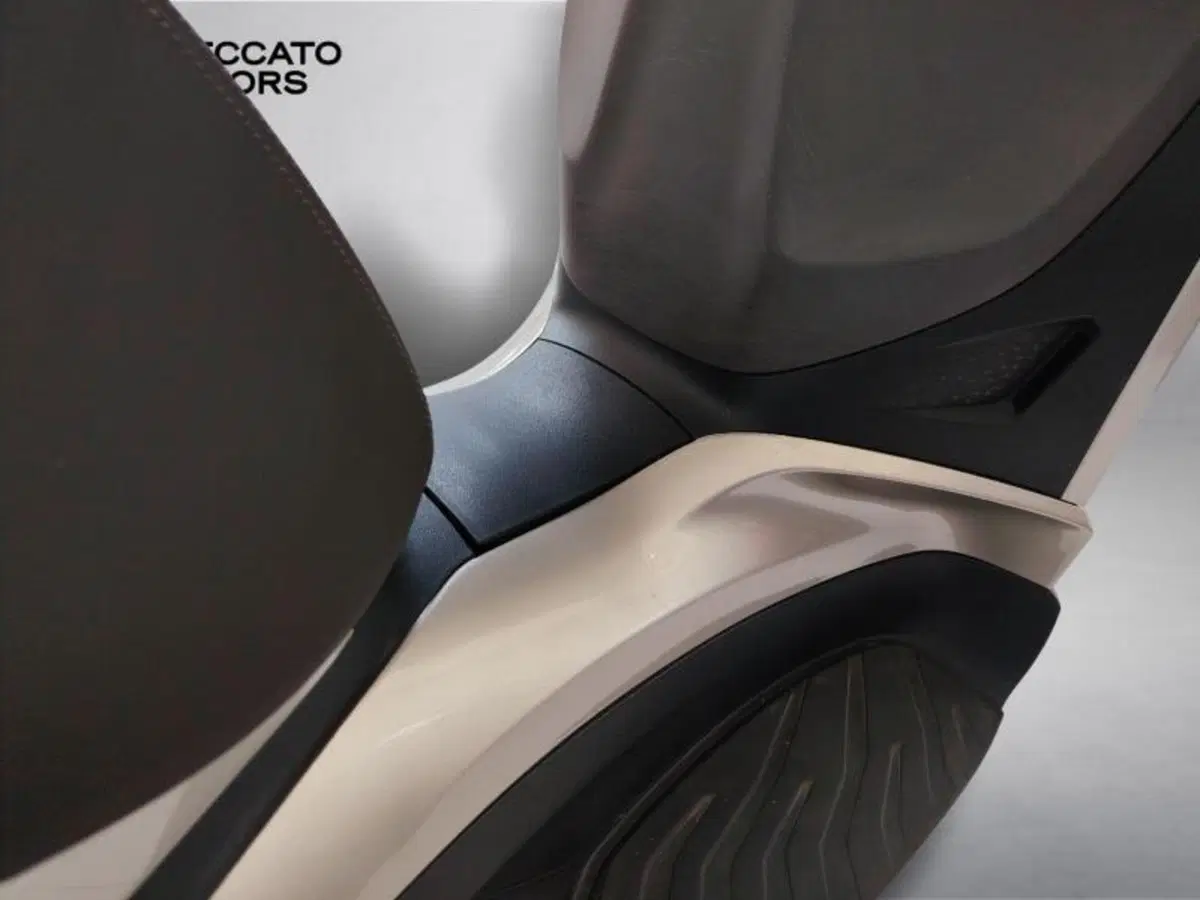Piaggio Beverly 400 ABS-ASR (2021 - 24) (14)