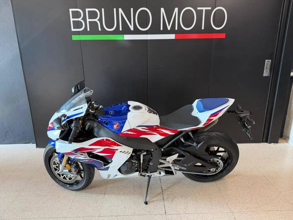 Honda CBR 1000 RR-R Fireblade SP 30th Anniversary (2022 - 23) (3)