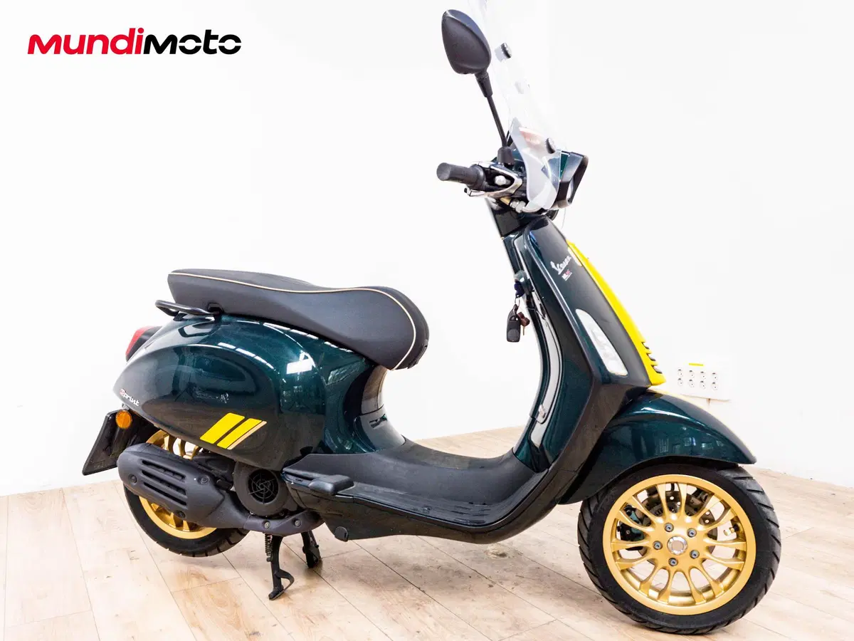 Vespa Sprint 125 3V Racing Sixties (2021 - 22) (2)