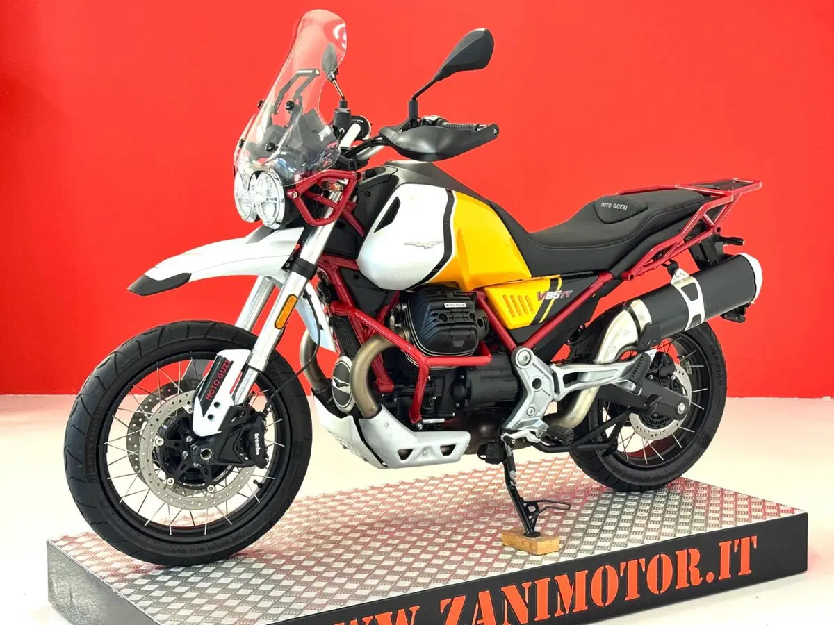 Moto Guzzi V85 TT Evocative Graphics (2021 - 23) (4)